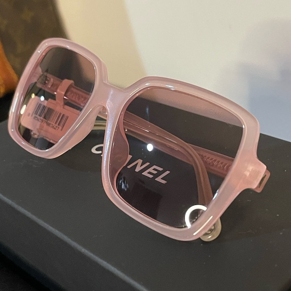 SOLD NWT Chanel Pink ๐ Sunglasses with Case & Box - Picture 9 of 10